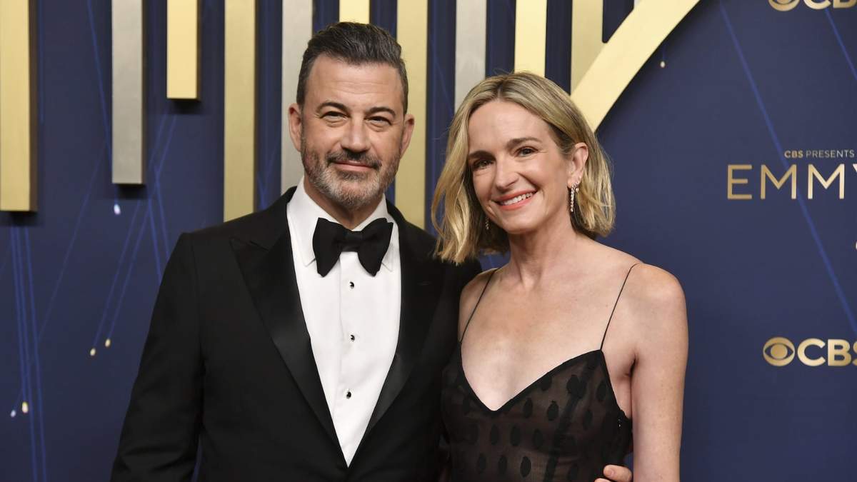 Jimmy Kimmel y su esposa Molly McNearney a su llegada a los premios Emmy el pasado domingo
