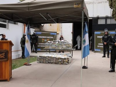 Patricia Bullrich presentó el escuadrón Antipiquetes y quemó 783 kilos de cocaína
