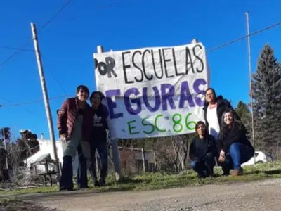 Escuela de San Martín de los Andes tiene que dar clases en el SUM por obras atrasadas