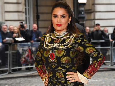 Salma Hayek mostró las canas y People la incluye en "The Beautiful Issue"