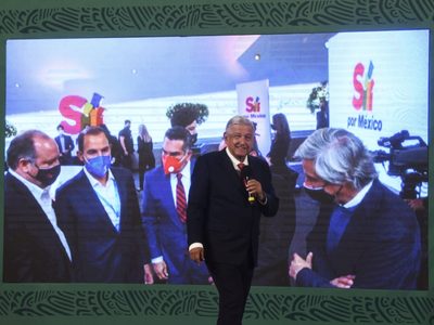 Audio atribuido a Claudio X. González es exhibido a AMLO en la mañanera