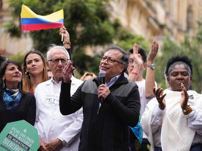 Colombia: Petro sale a las calles a defender reformas sociales y rechaza señalamientos