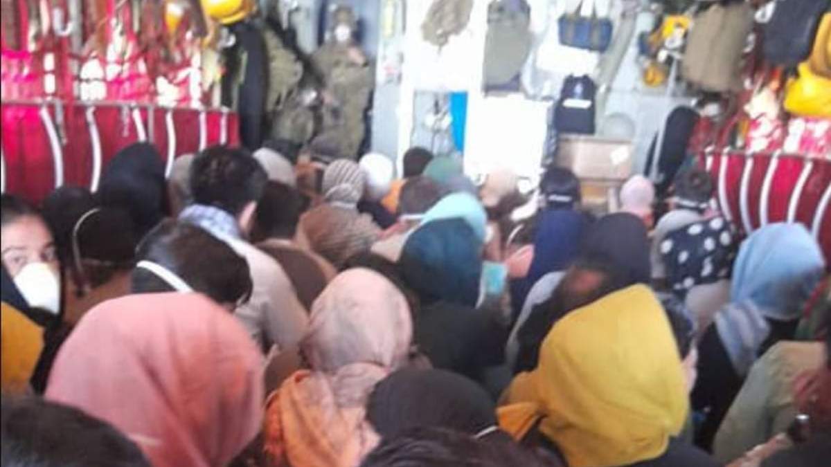 Las futbolistas estaban entre las 75 personas evacuadas en un avión desde Kabul