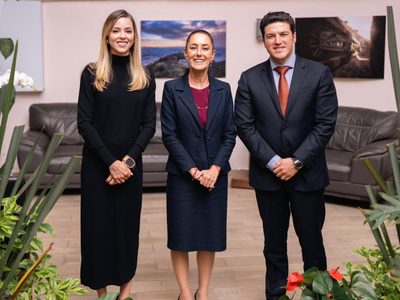 Claudia Sheinbaum recibe a Samuel García y a Mariana Rodríguez