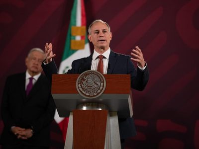 La designación de López-Gatell para la OMS abre la herida de la pandemia en México