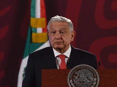 AMLO ofrece vender en abonos el avión presidencial a Argentina