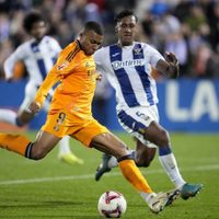 Mbappé marca y el Madrid se acerca al Barcelona en la liga española