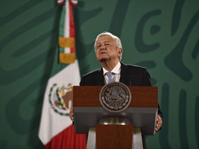 Clase media permitió fascismo de Hitler y apoyó a Pinochet: AMLO
