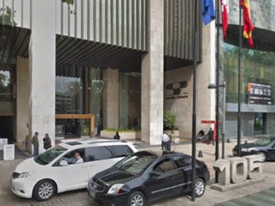 Hombre muere tras caer del piso 21 de un hotel en Paseo de la Reforma