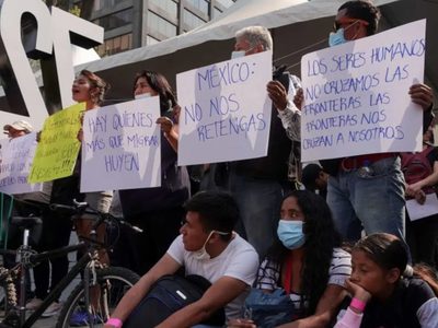 Migrantes que trabajan en México deben tener los mismos ingresos y derechos laborales: Martí Batres