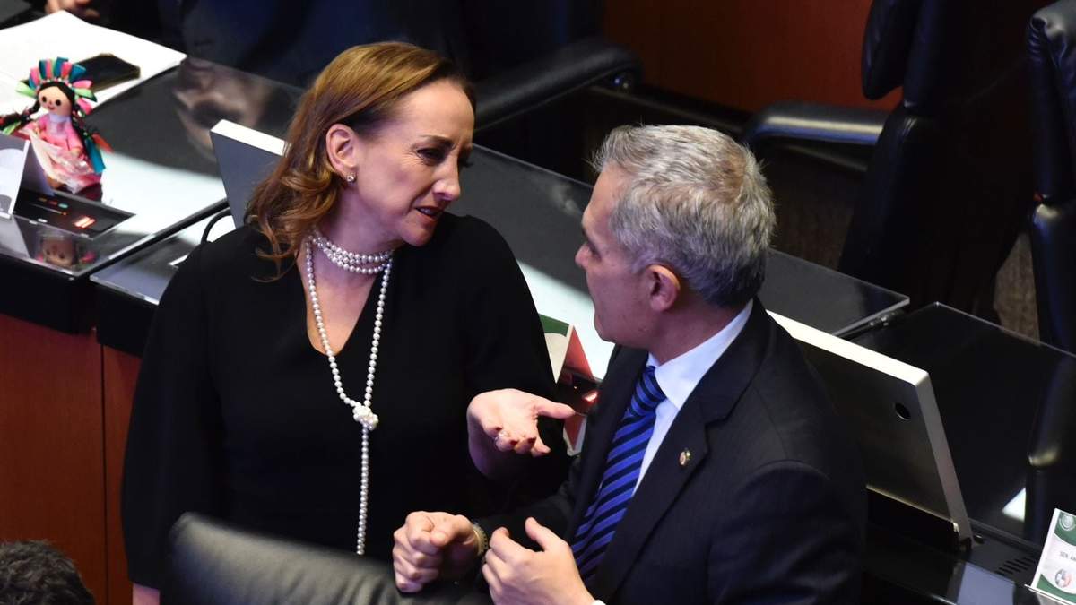 Claudia Ruiz Massieu y Miguel Ángel Mancera en la sesión del miércoles en el Senado