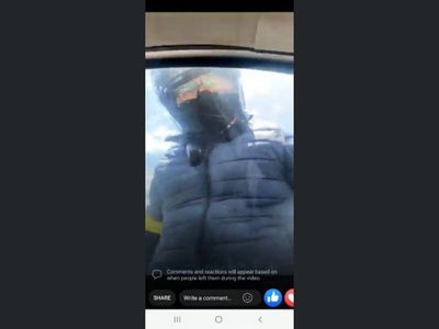 Policías golpean a automovilista en Periférico Norte, a la altura de Plaza Satélite