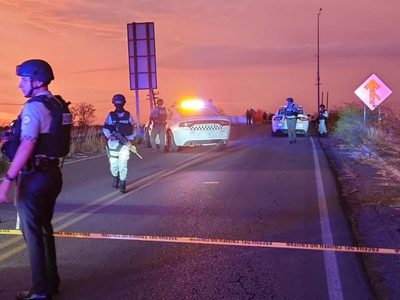 Abandonan restos mutilados una carretera estatal de Navolato, Sinaloa