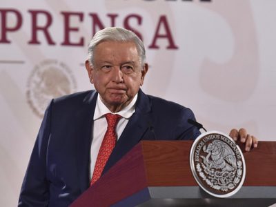 AMLO exhibe en la mañanera a jóvenes que protestaron contra la Reforma Judicial