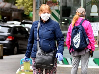 Desde este lunes los porteños estarán obligados a usar barbijos