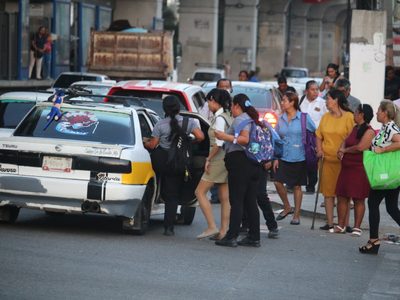 Entre gobiernos omisos, taxistas de Acapulco sufren ataques del narco desde 2005 (Video)