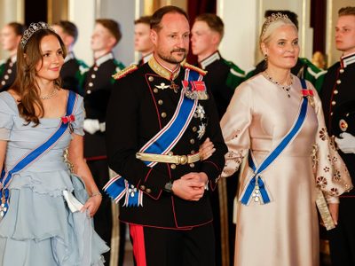 Princesa de Noruega pide disculpas por sus contactos con Epstein