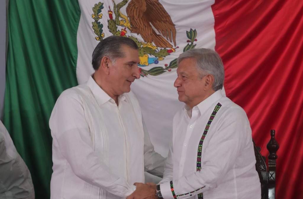 El presidente López Obrador en la toma de protesta como gobernador de Tabasco de Adán Augusto