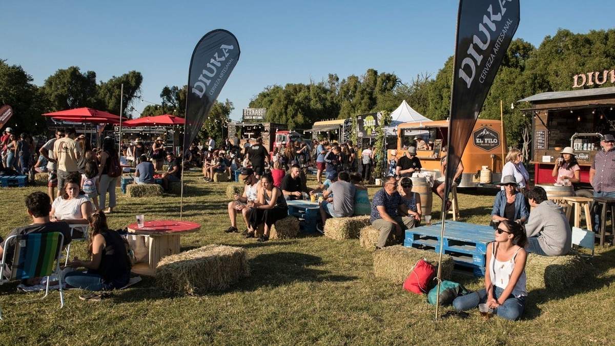 Solidaridad y Arte en encuentro cervecero. Fuente: (Twitter).