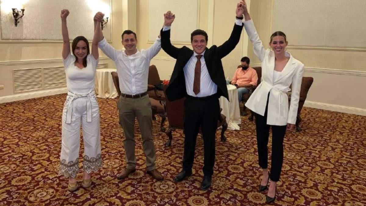 Los candidatos a la gubernatura y alcaldía de Monterrey, acompañados por sus esposas