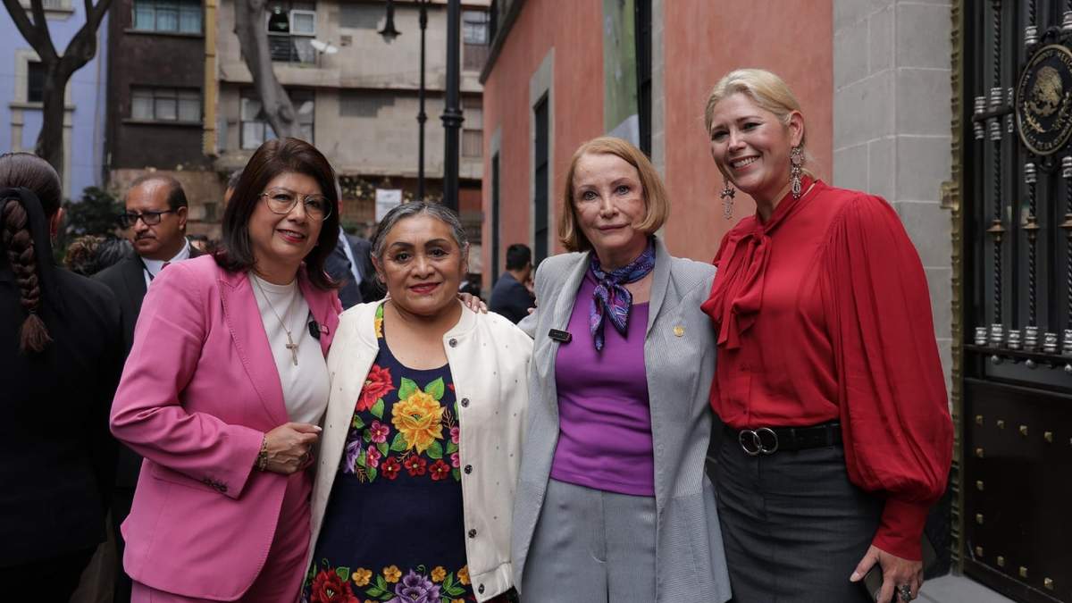 Integrantes de la nueva mesa directiva del Senado de la República