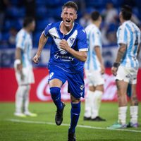 Vélez le ganó a Atlético Tucumán y se puso a 1 de Riestra