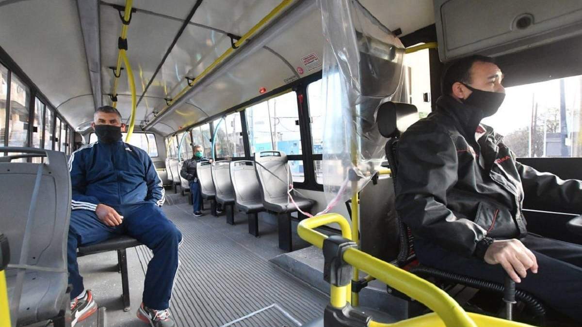 Los colectivos lucen más vacíos. Fuente: (Twitter)