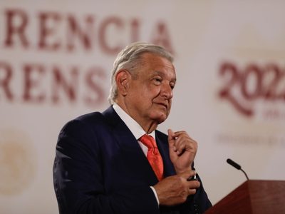 Si no van a legislar, pidan licencia y ya no cobren, exige AMLO a bancadas de Va por México