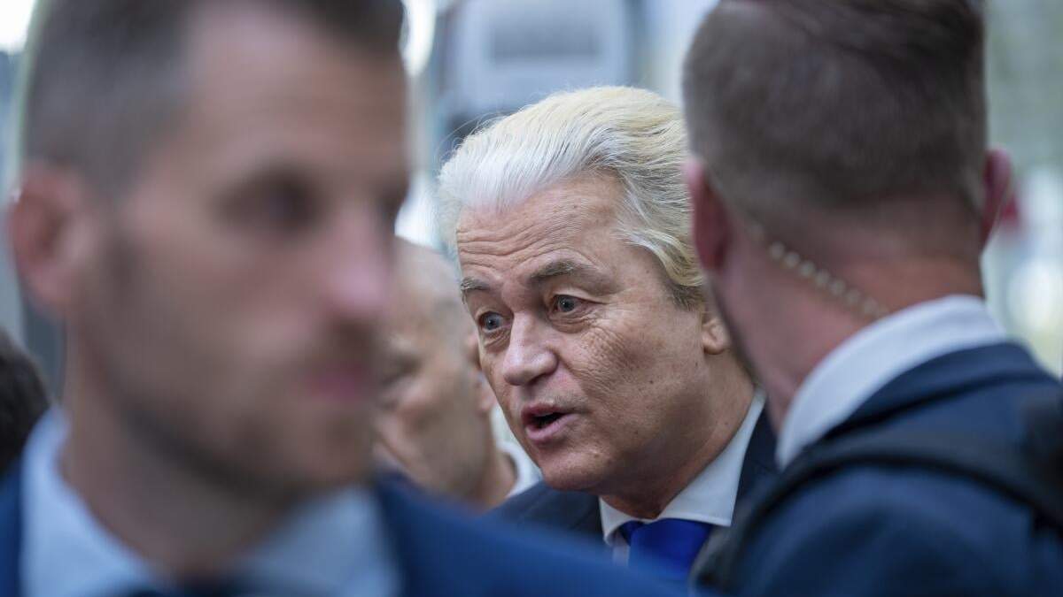 El político holandés Geert Wilders tras depositar su voto en La Haya, Holanda