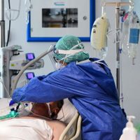 Argentina, sin respiro del coronavirus: el total de fallecidos se aproxima a las 8.500 personas