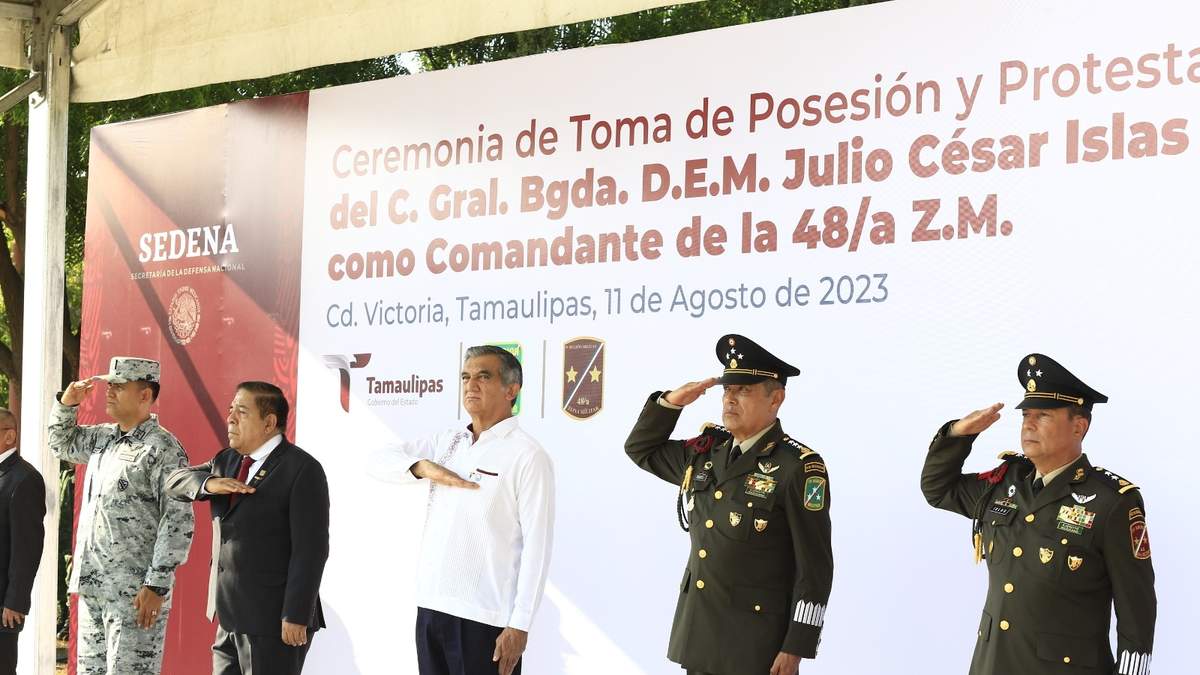 Asiste gobernador Américo Villarreal a la toma de posesión del comandante de la 48/a Zona Militar