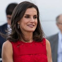 Marca tendencia: la Reina Letizia causa sensación con su espectacular vestimenta