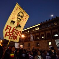 Miles de inconformes en el Zócalo, una sola voz: '¡Fuera Peña!”