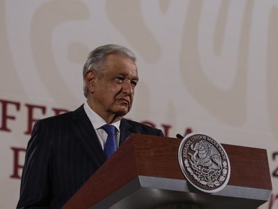 AMLO rechaza acusaciones de Ebrard: se ordenó no usar al gobierno para favorecer a algún aspirante