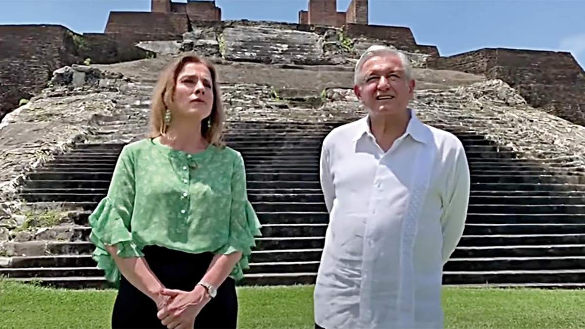 AMLO y su esposa, en Comalcalco
