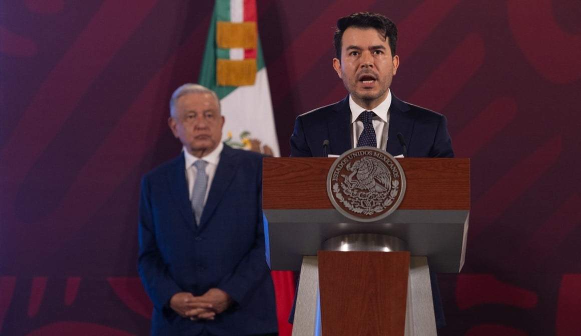 Félix Arturo Medina Padilla, titular de la Procuraduría Fiscal de la Federación durante una conferencia con AMLO en junio pasado
