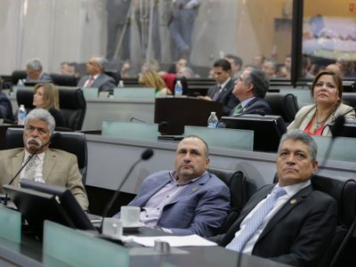 Diputados sonorenses legislan a "billetazos"