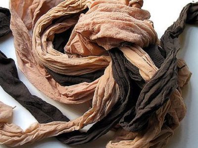 No tires la media panty vieja que tenés en la cajonera: probá este trucazo para limpiar mejor tu casa