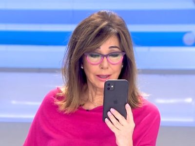 Ana Rosa Quintana se sacó en su programa luego de lo que leyó en su móvil: "Es una vergüenza"
