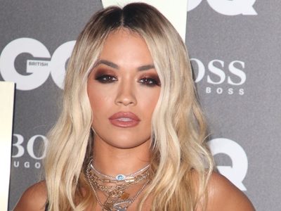 ¿Preparado? Rita Ora corta la respiración al salir de la pileta. ¡Se animó a todo!
