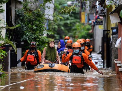 Terror en Indonesia: dos poderosos ciclones se acercan al archipiélago