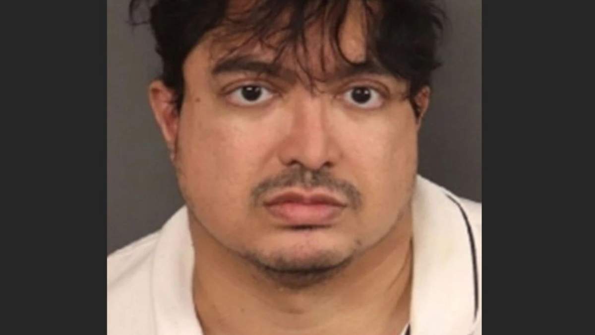 Profesor en Queens es acusado de abuso a al menos siete estudiantes. Autoridades investigan el caso.