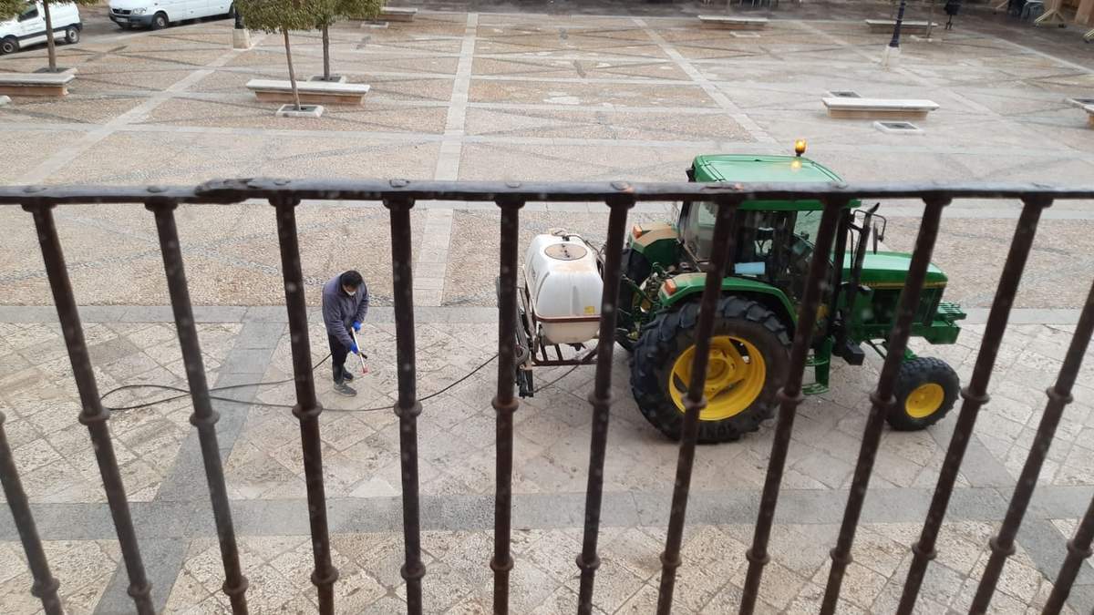 Agricultores ofrecen maquinarias para fumigar. Fuente: (Twitter)