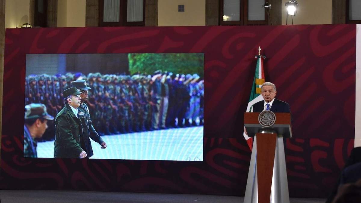 El presidente se refirió en su conferencia al artículo que escribió Calderón