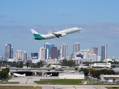 FAA levanta orden de reducción de vuelos; permiten a aerolíneas reanudar itinerarios regulares