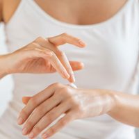 No compres más crema para manos y hacé esta receta casera más económica y natural que cuida tu piel