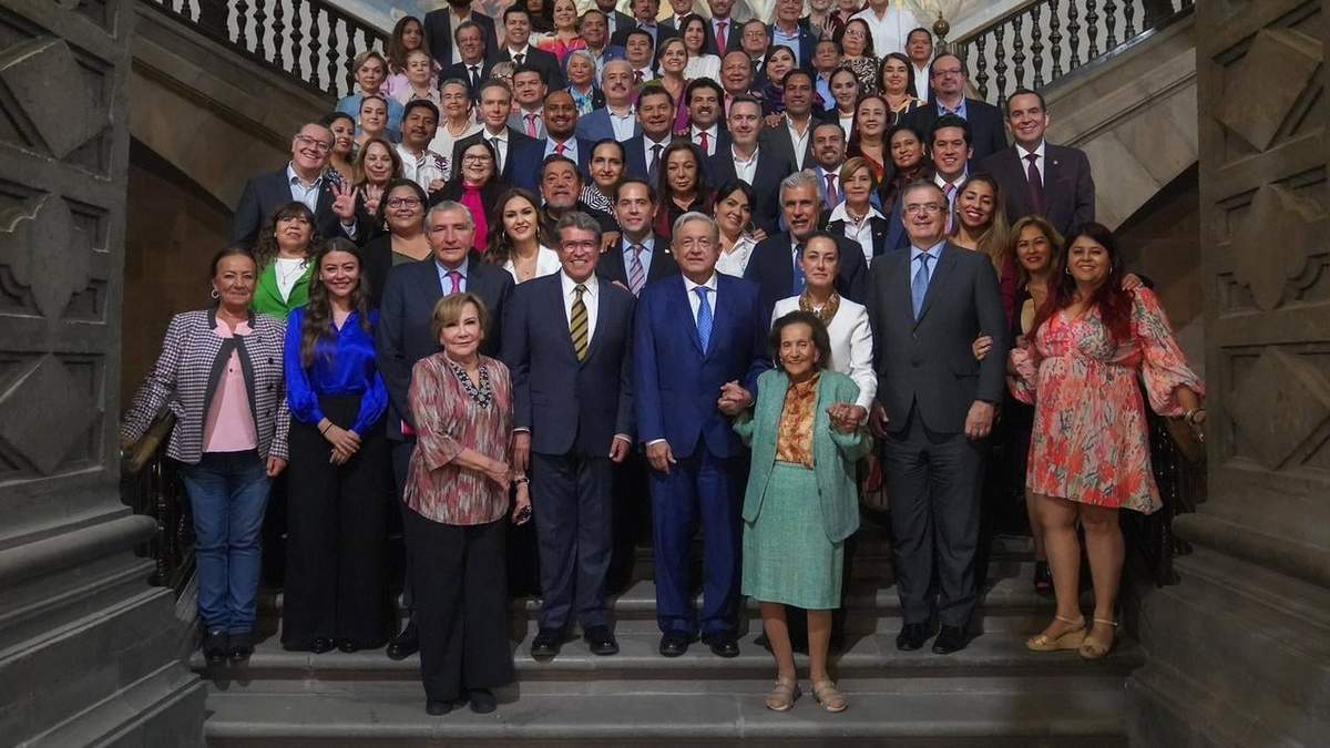 La reunión del presidente López Obrador con senadores y "corcholatas"