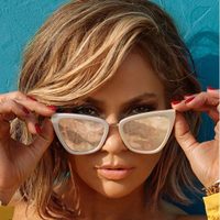 ¿Y si no lo usaba? La historia del fabuloso vestido que inmortalizó a Jennifer López. ¡OMG!