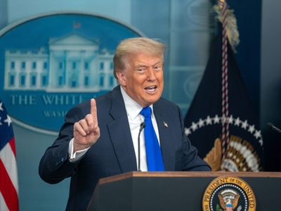 Trump amenaza con aranceles del 35% a Canadá