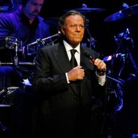 Acusan al cantante Julio Iglesias de agresiones sexuales: "me usaba casi todas las noches"